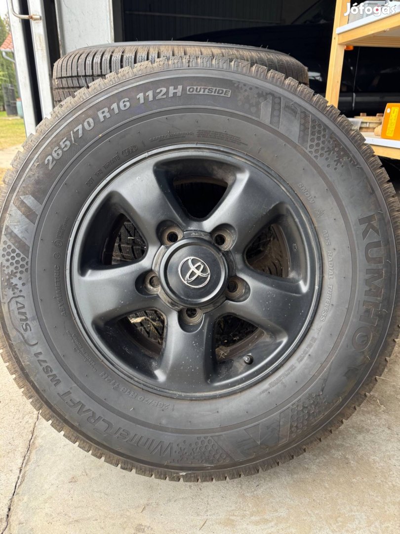 Kumho 265/70/R16 szinte új Téli gumi!! Felnivel