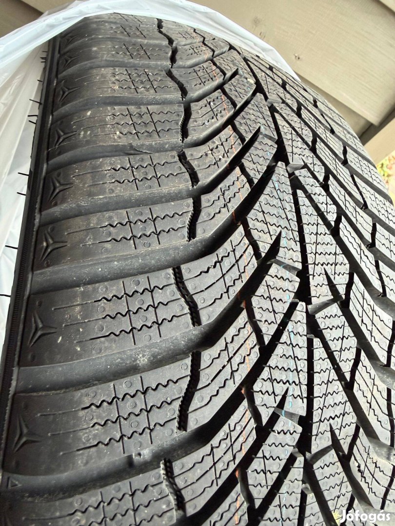 Kumho Wintercraft WP52 225/40 ZR18 92W téligumi szett