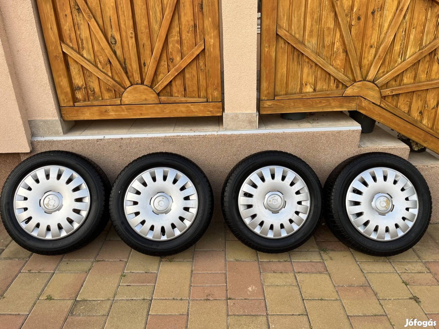 Kumho téligumi eladó