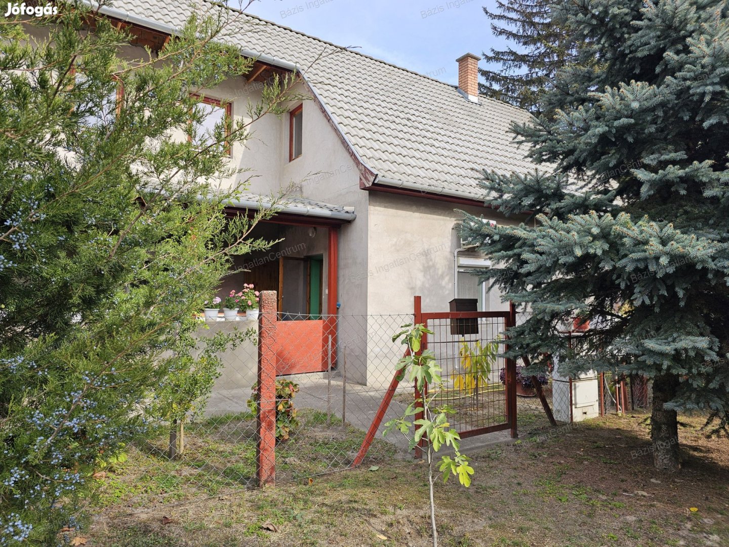 Kunfehértón 95 m2-es nyaraló beépíthető tetőtérrel eladó