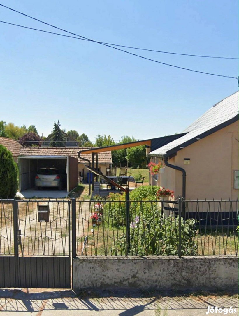 Kunpeszéri Családi Ház