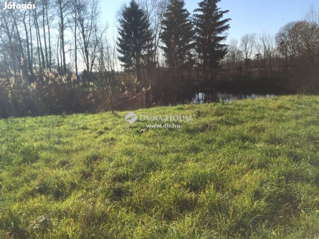 Kunpeszéri eladó 875 nm-es telek