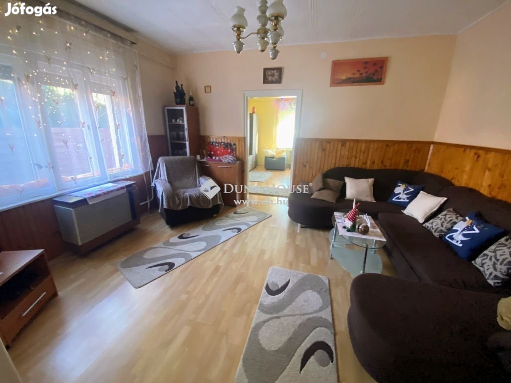 Kunszentmiklós Nap utcában eladó egy jó állapotú, két szobás ház.