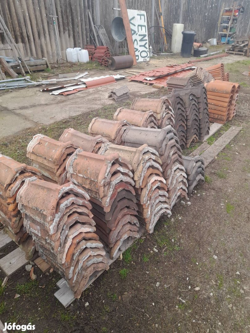Kupcserép 135db jó állapotban elado.Szállitás megoldhato.