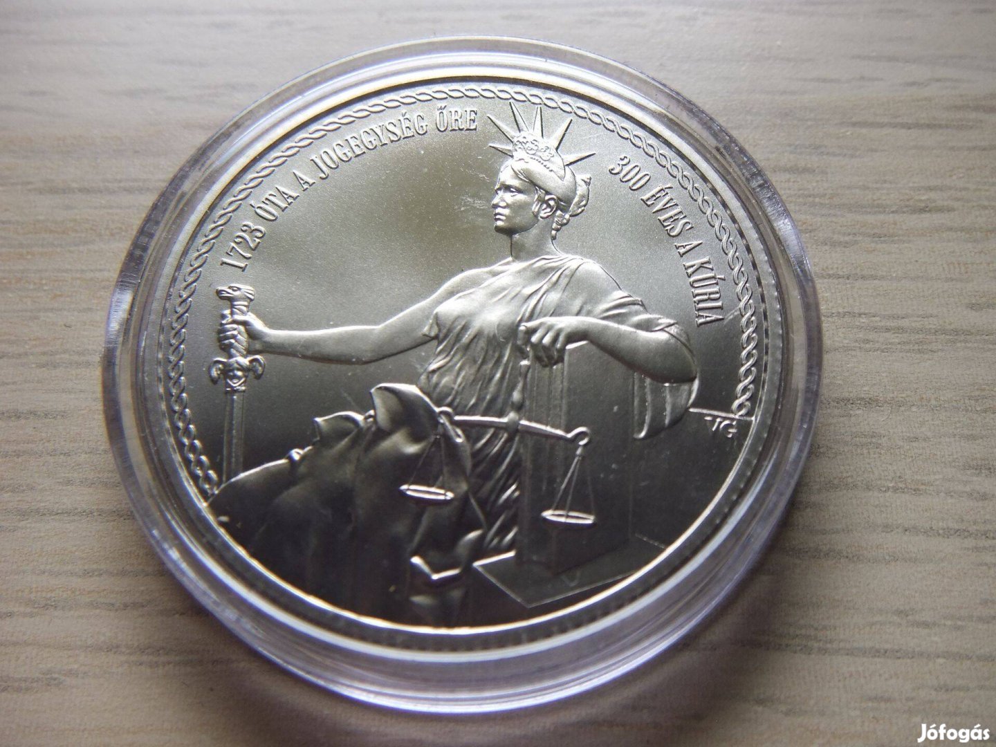 Kúria 2025 Emlékérem zárt kapszulában