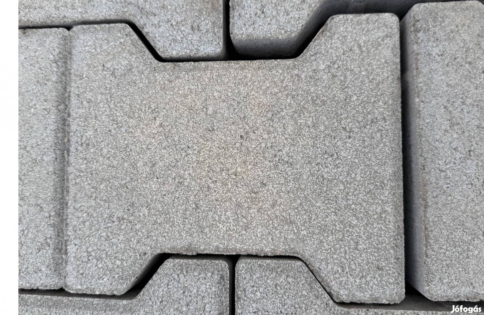 Kutyacsont / H térkő eladó, szállítással is