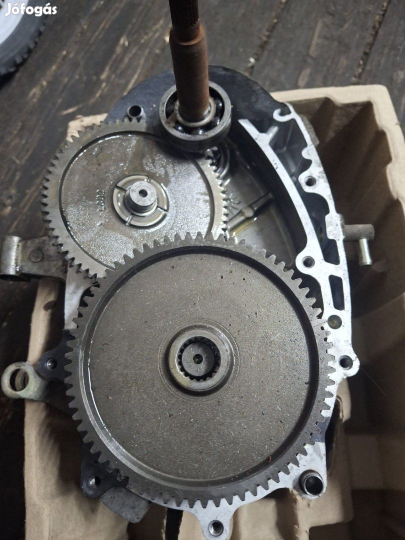 Kymco Agility City 50 4 ütemű hátsó kihajtás  , végáttétel