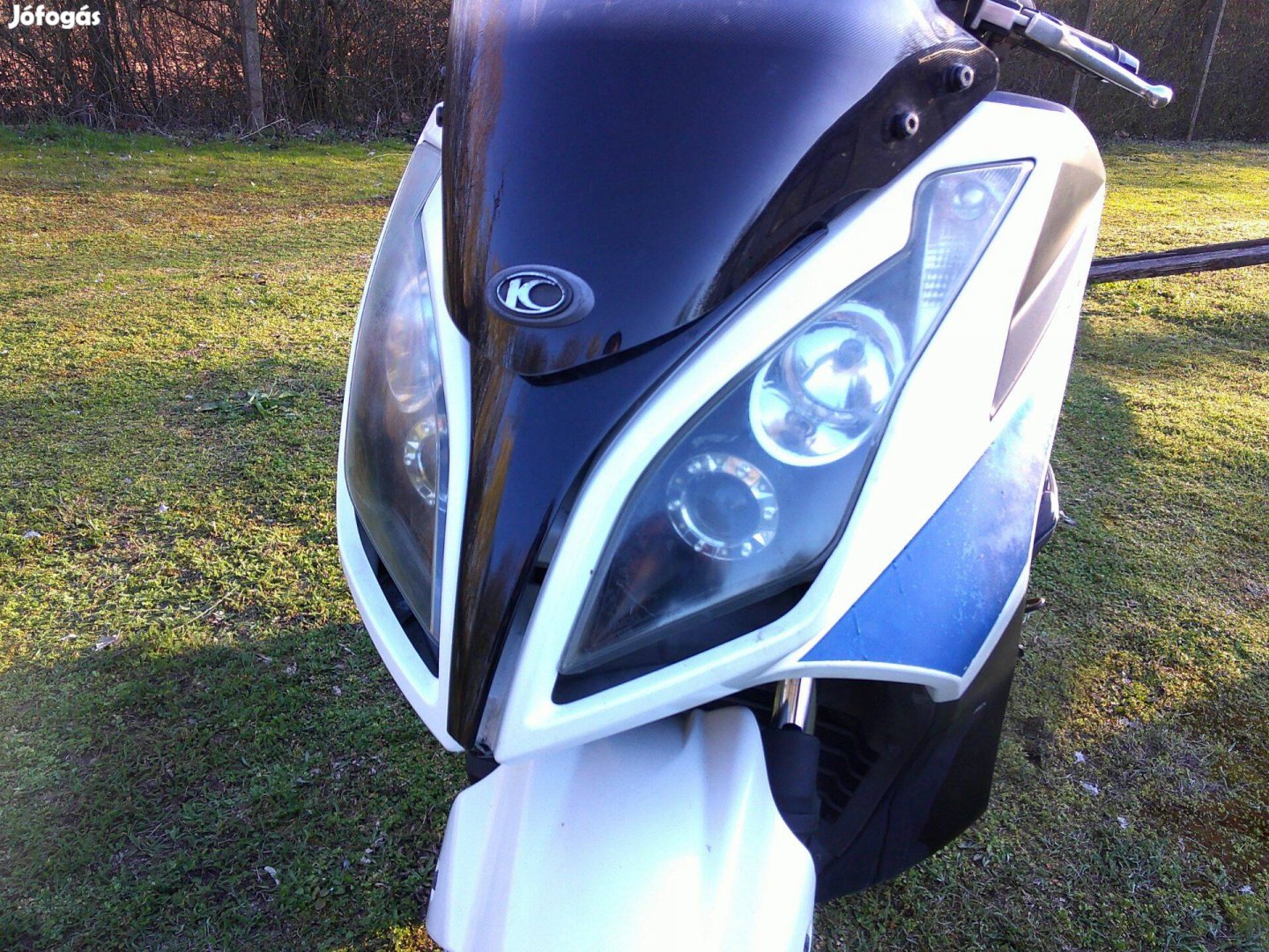 Kymco Downtown 125-ös robogóról :fejidom lámpákkal csak egyben