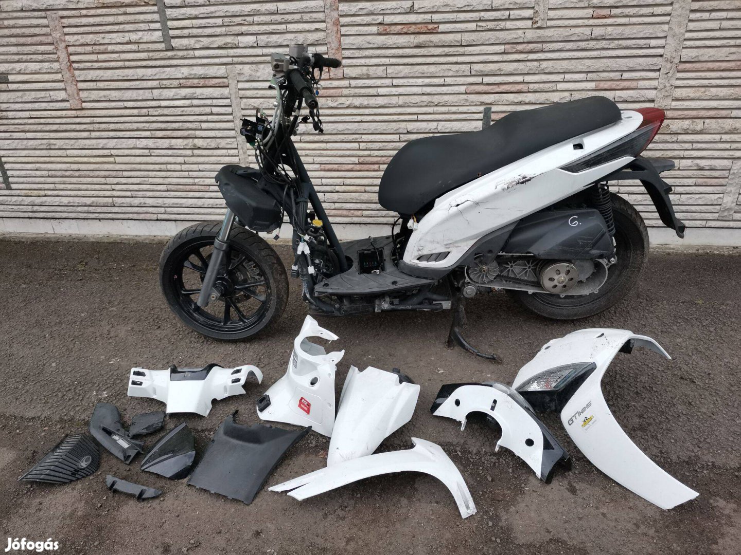 Kymco People S 125 GTI bontás