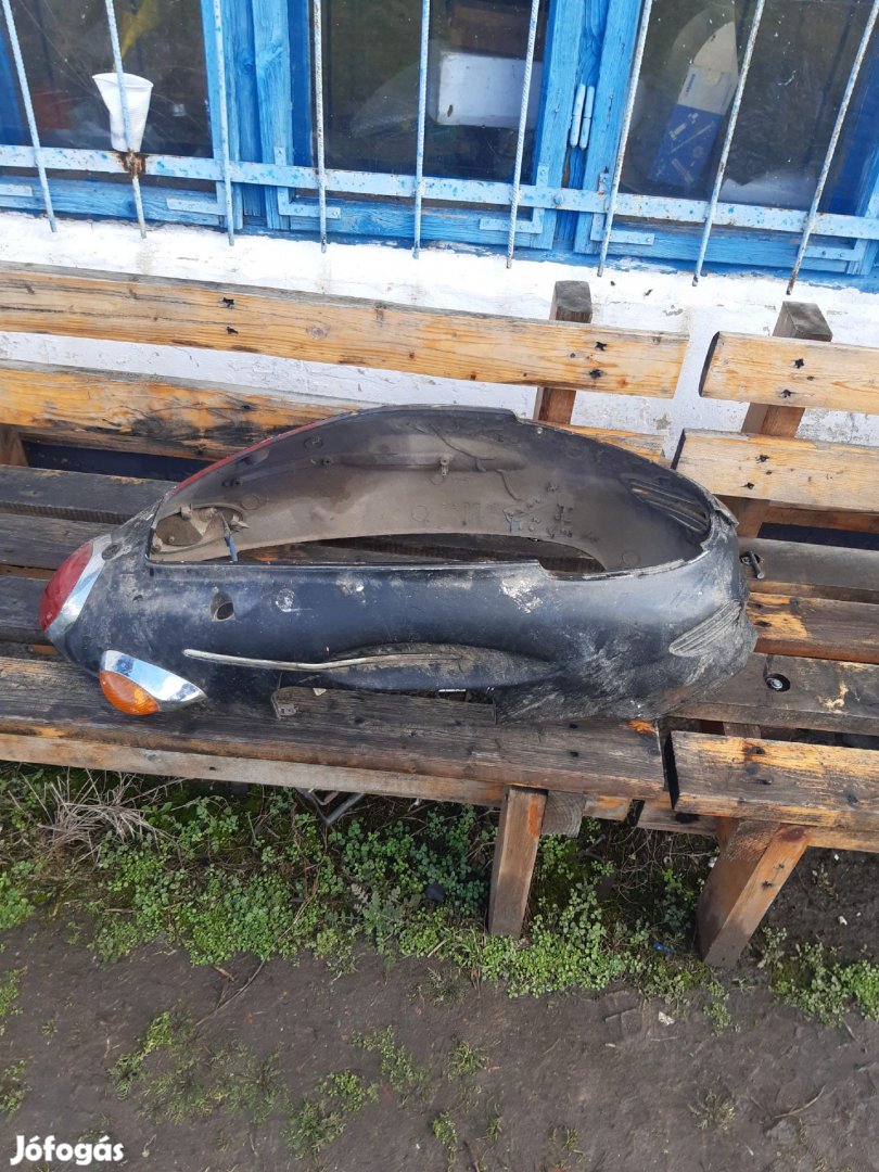 Kymco People ülés alatti idom és lámpa