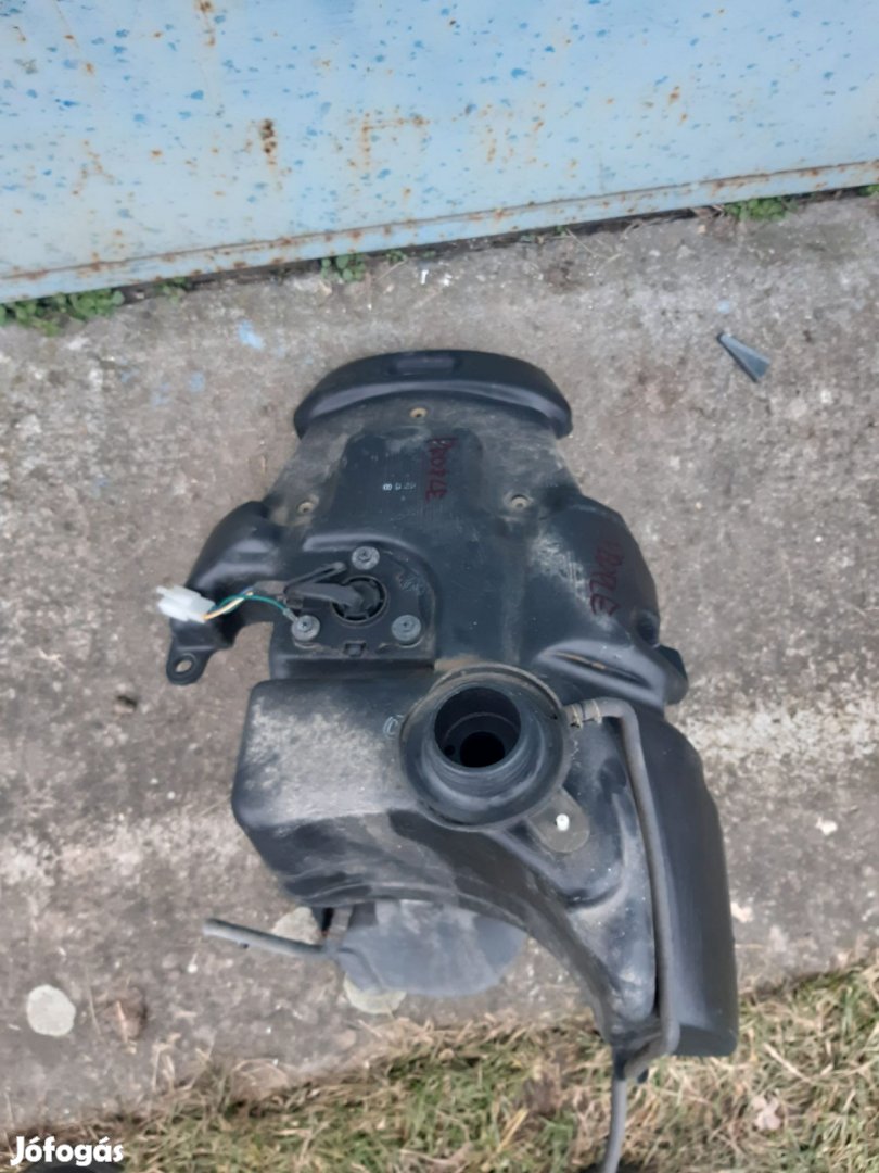 Kymco People üzemanyag tank szintjelzővel