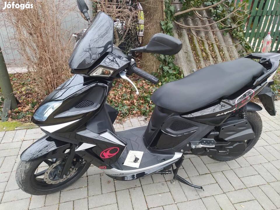 Kymco Super 8.50 négyütemű robogó