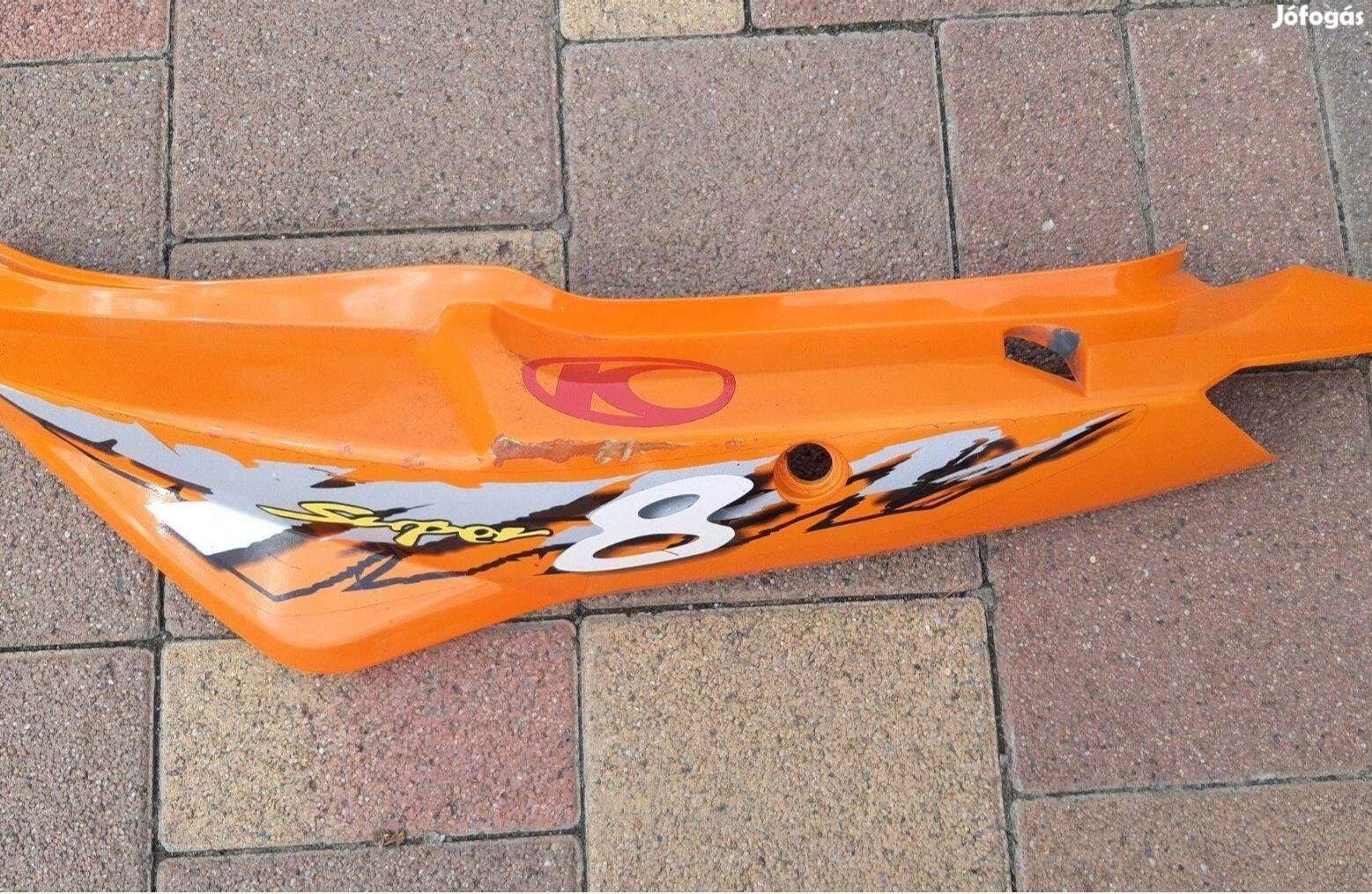 Kymco Super 8 ülés alatti idom bal
