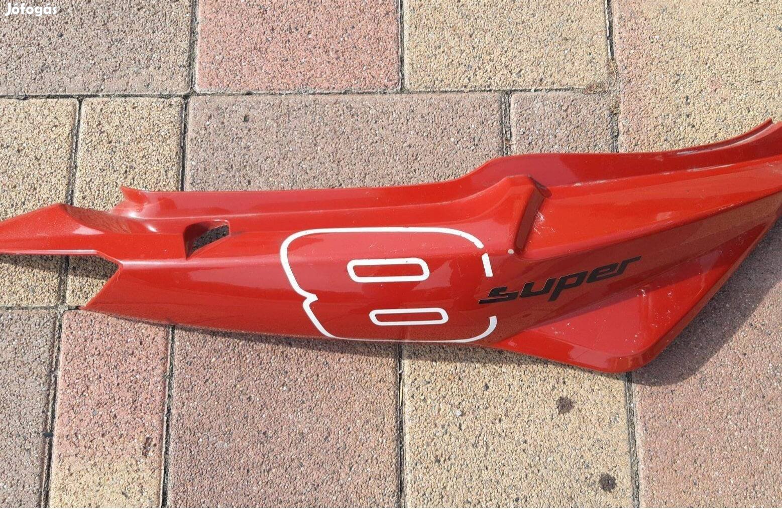 Kymco Super 8 ülés alatti idom jobb