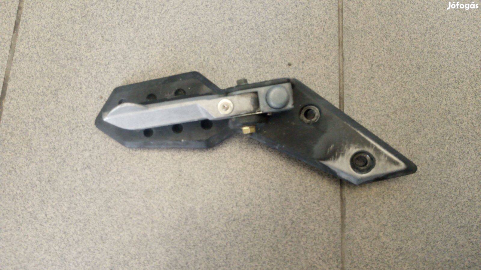 Kymco Super 8 utaslábtartó jobb