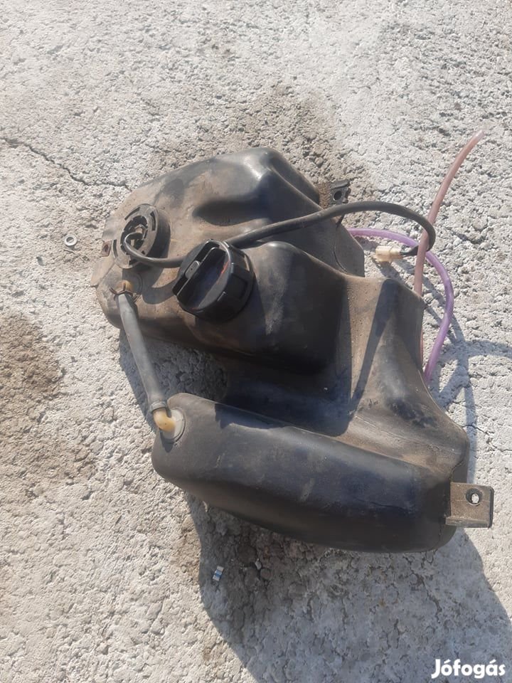 Kymco Super 9 üzemanyag tank szintjelzővel