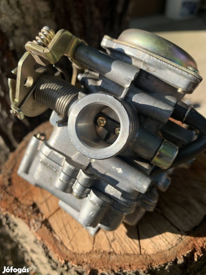 Kymco karburátor eladó .