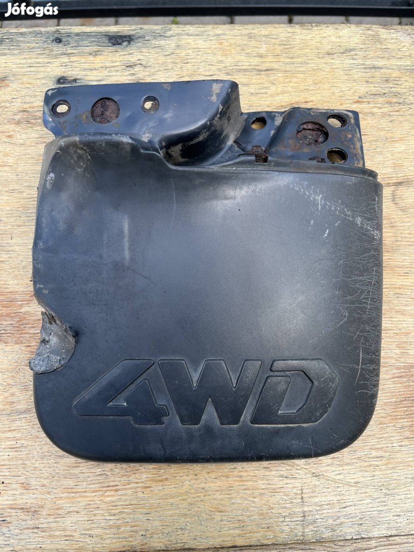 L200 jobb hátsó sárfogó