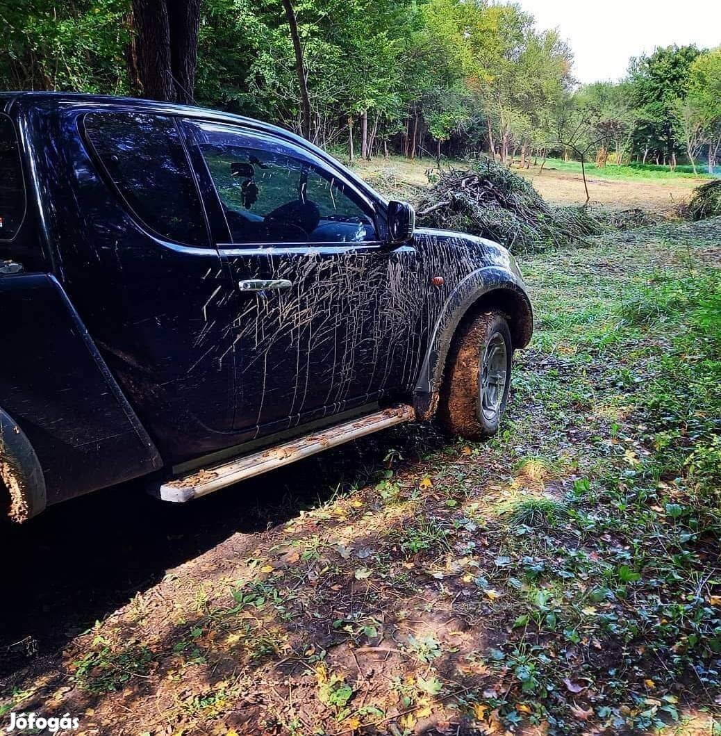 L200 pickup 2 ajtós 4 személyes