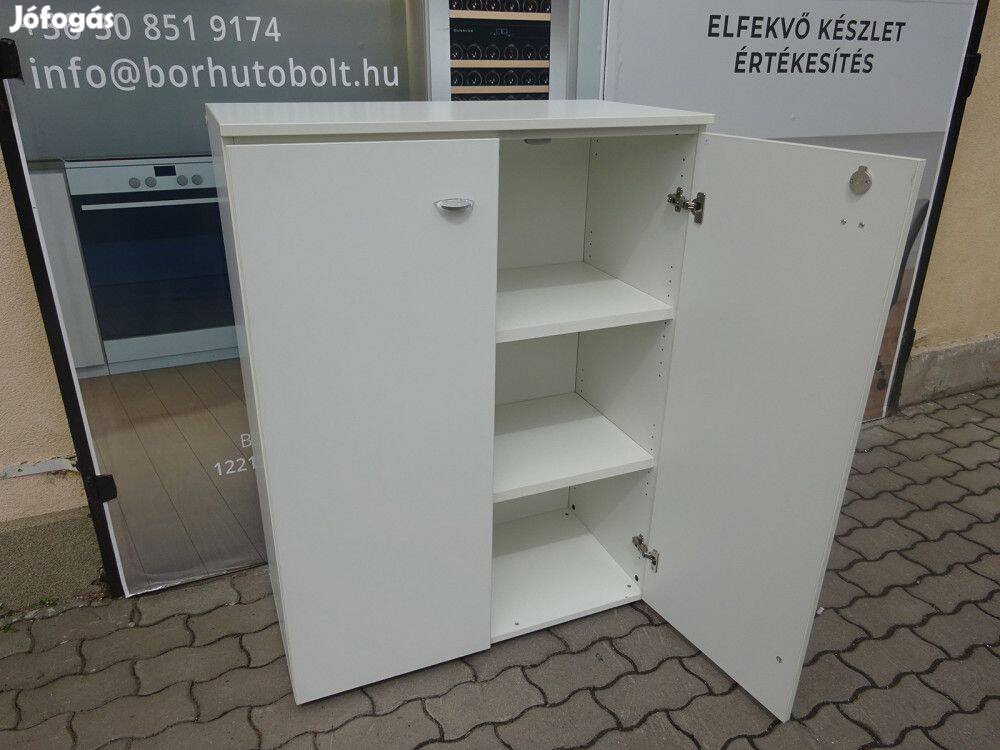 LAS márkájú szekrény, belül polcos, fehér - használt irodabútor