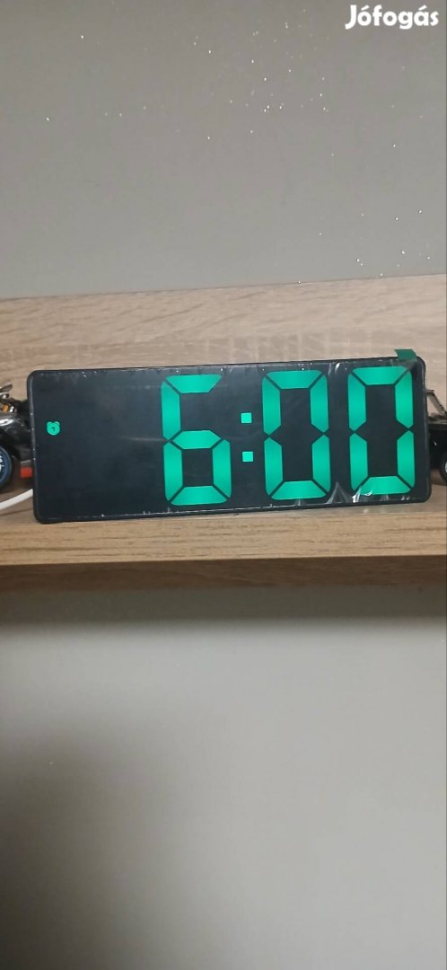 LED digitális óra, zöld kijelzővel, usb kábellel, 