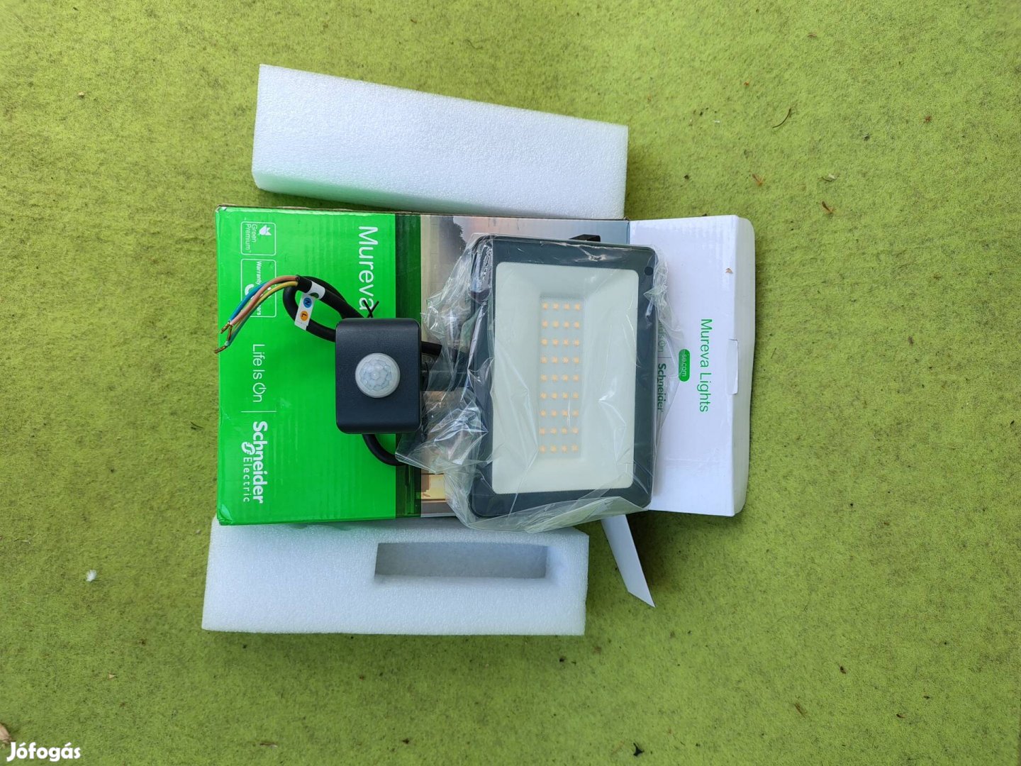 LED mennyezeti, kültéri lámpák +Milwauke fúrók darabonként eladó.