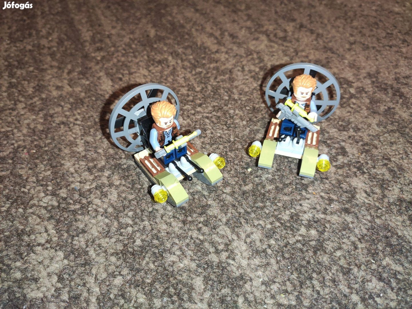 LEGO 122220 Jurassic World - Owen légpárnás járművel nincs
