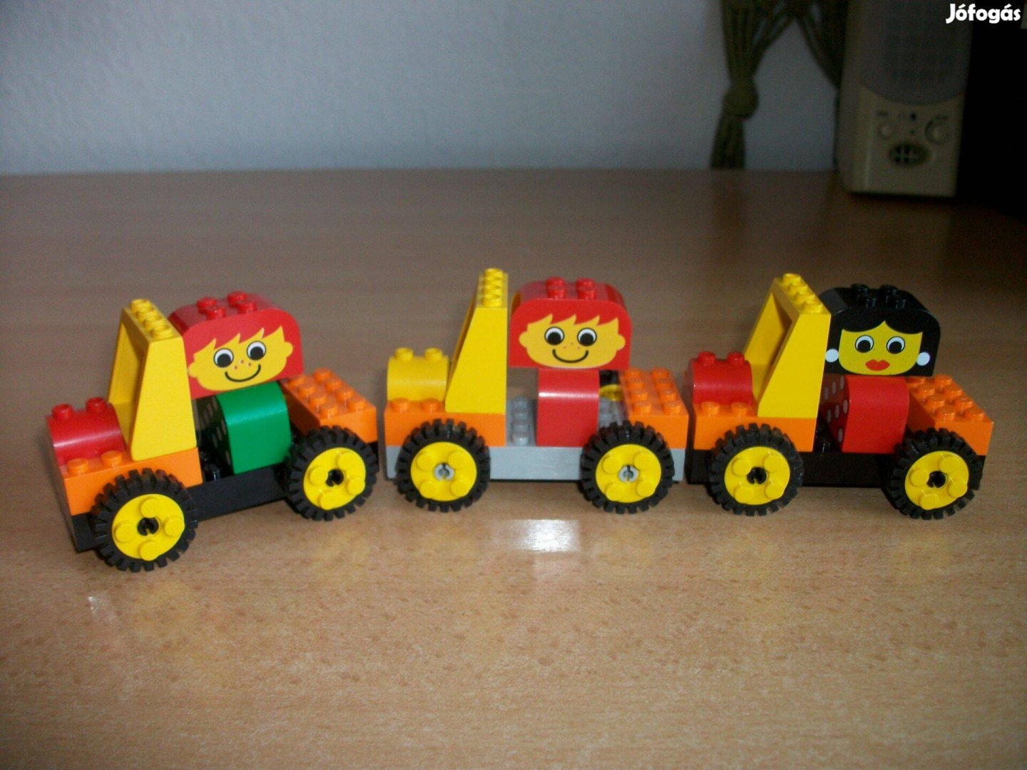 LEGO 4212 készlet autói