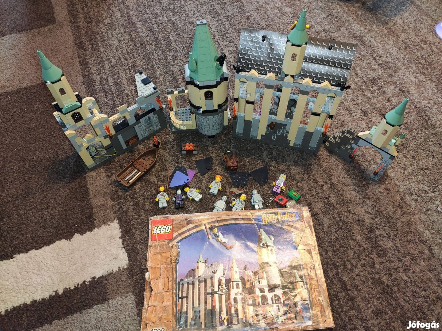 LEGO 4709 Harry Potter - Hogwarts Castle leírással kisebb eltérések