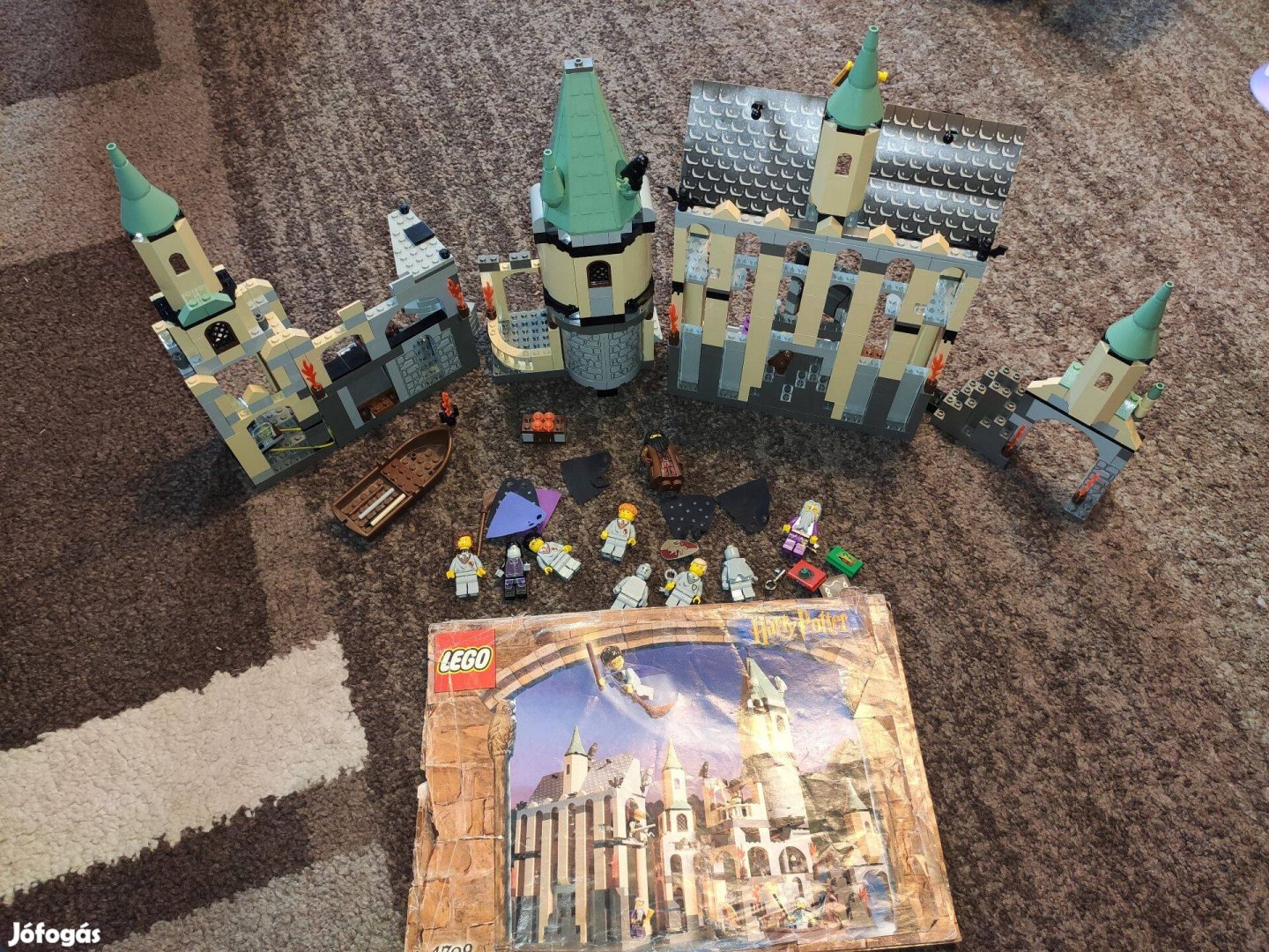 LEGO 4709 Harry Potter - Hogwarts Castle leírással kisebb eltérések