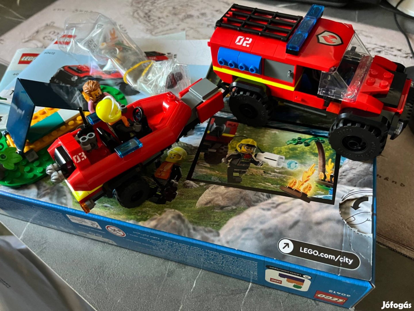 LEGO 60412 : LEGO City - 4x4 Tűzoltóautó mentőcsónakkal