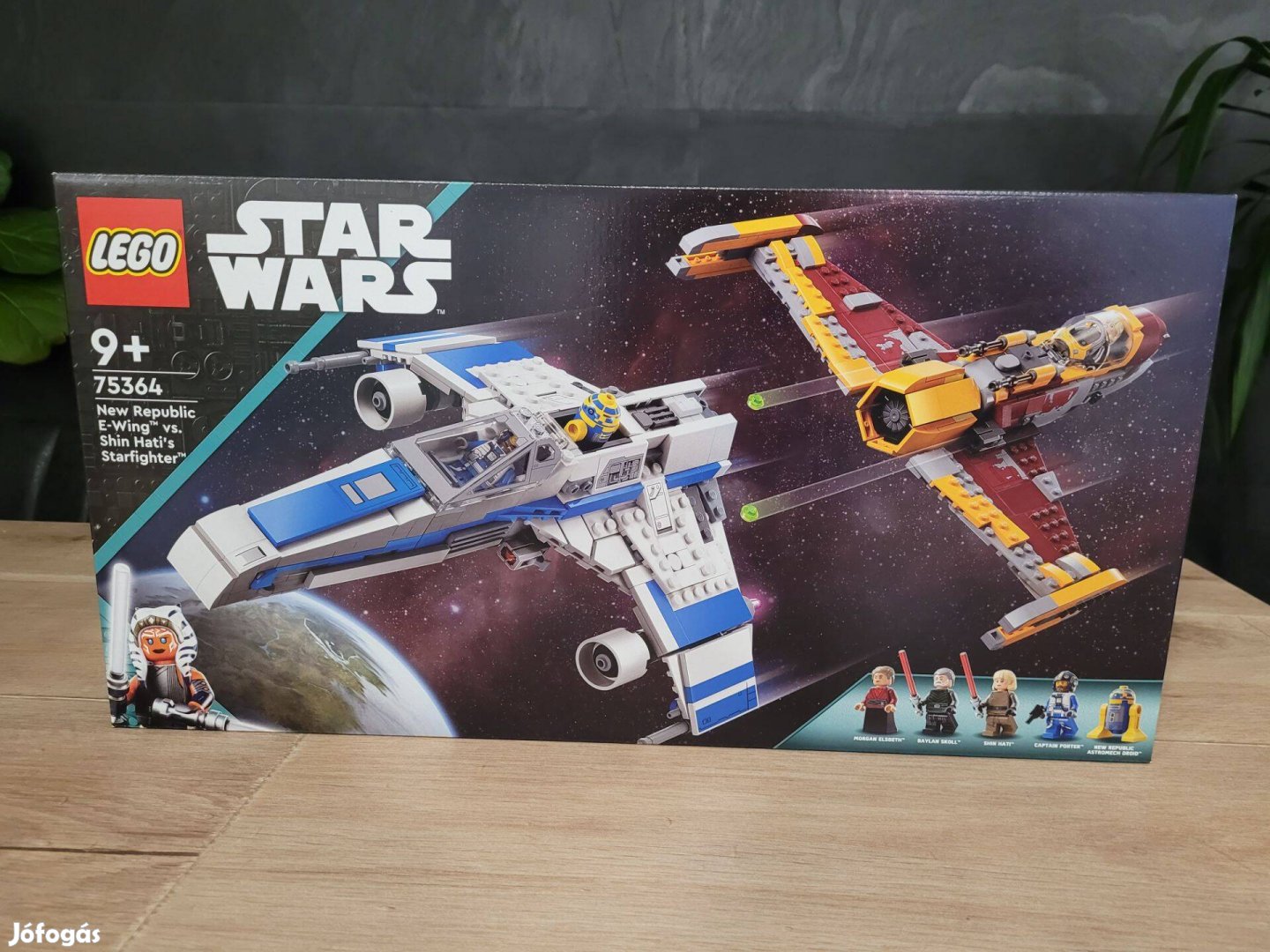 LEGO 75364 New Republic E-Wing vs. Shin Hatis Starfighter