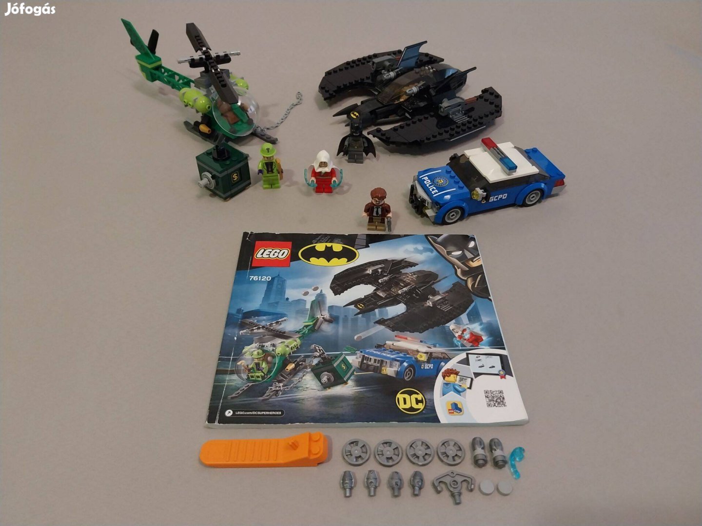 LEGO 76120 Super Heroes Batman Batwing and The Riddler Heist