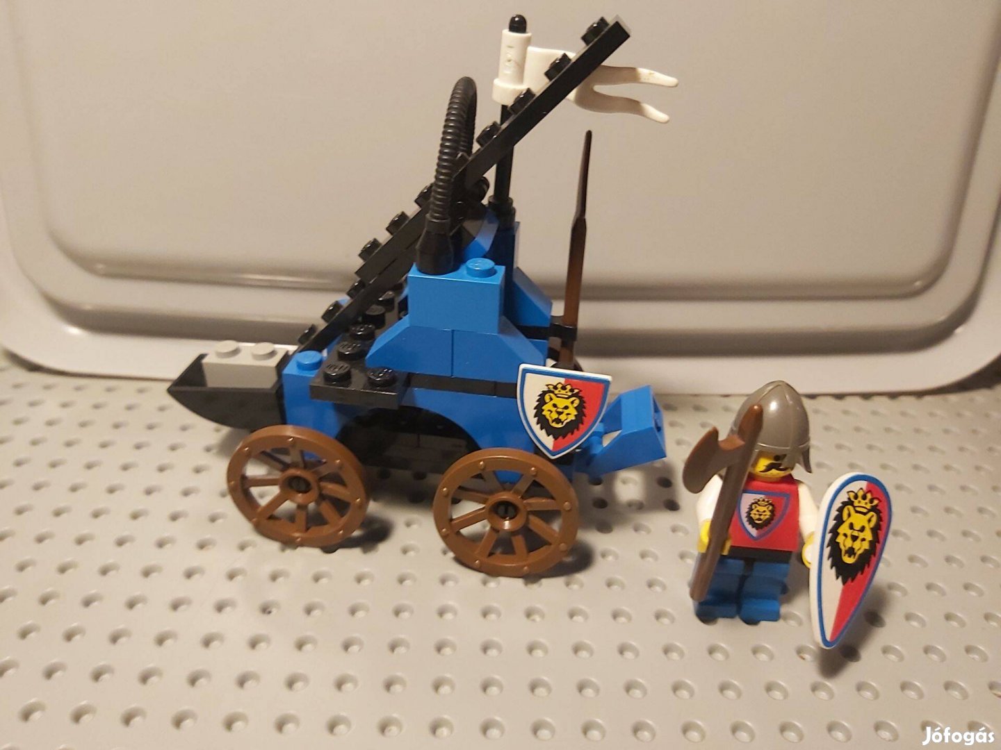 LEGO Castle 1843 royal catapult