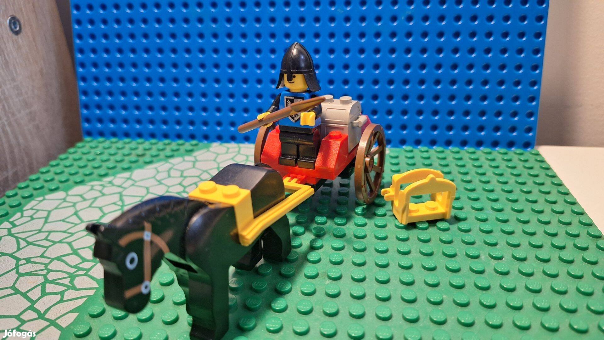 LEGO Castle 6011 black knight treasure