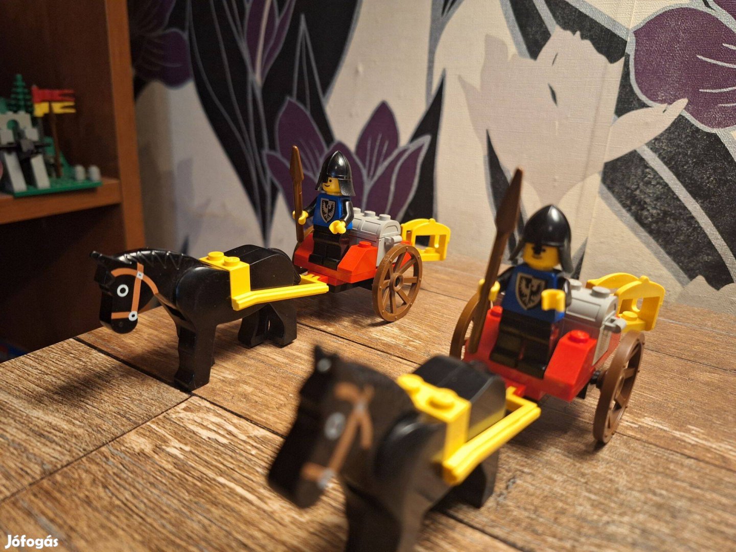 LEGO Castle 6011 black knight treasure