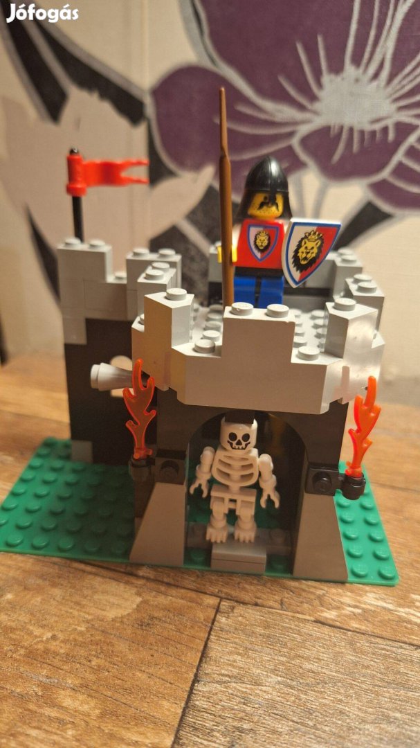 LEGO Castle 6036 skeleton surprise