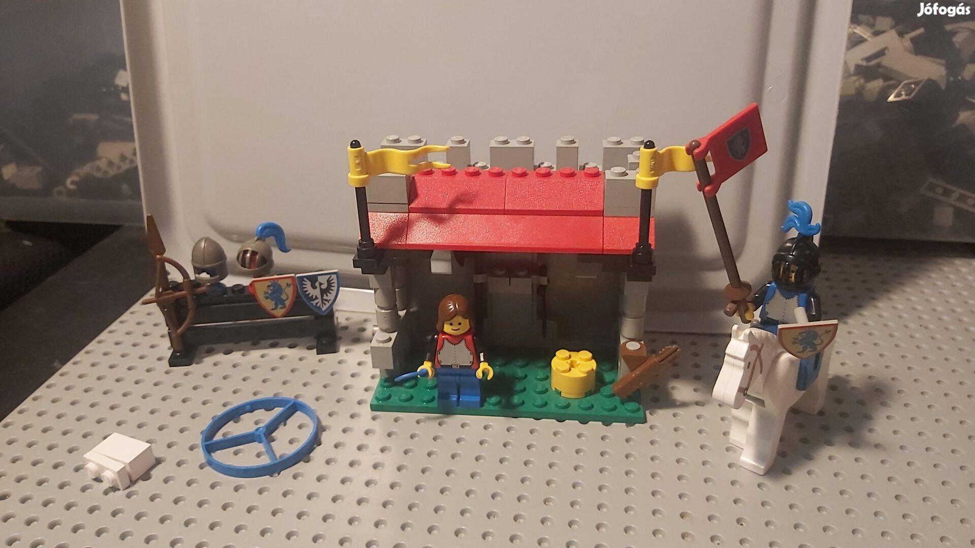 LEGO Castle 6041 Armor Shop