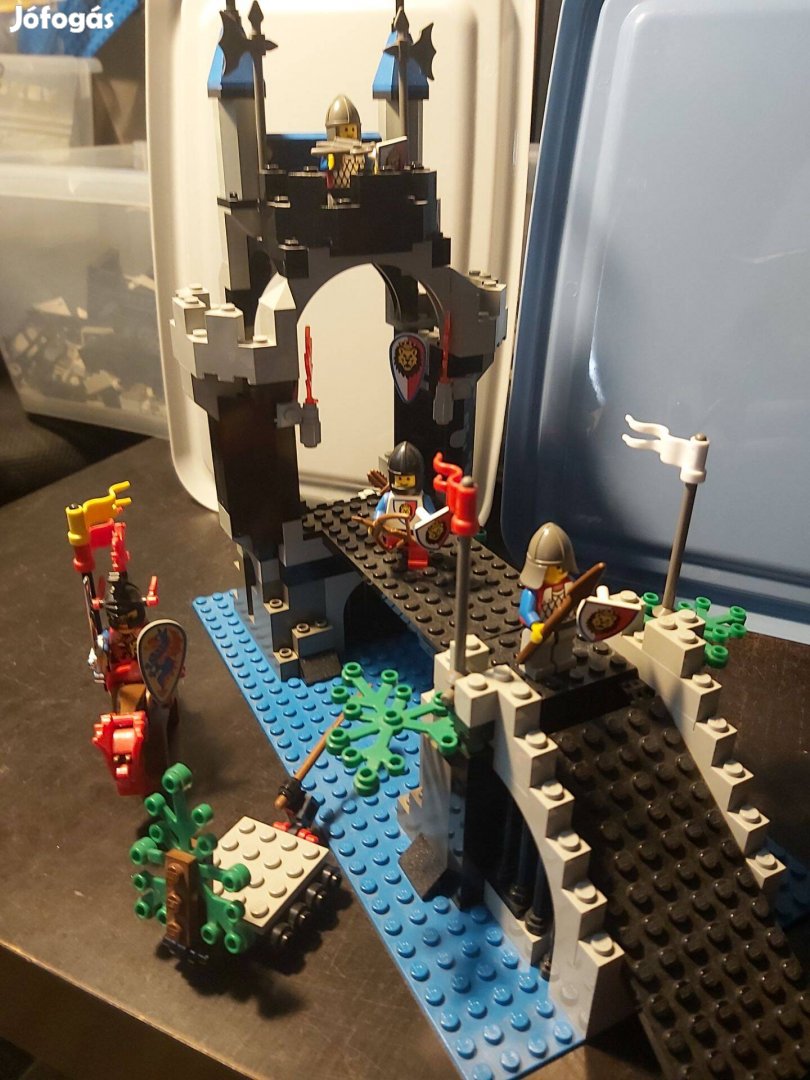 LEGO Castle 6078 royal drawbridge