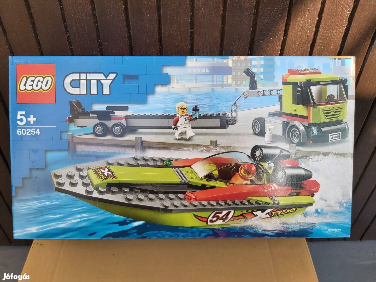 LEGO City 60254 Versenycsónak szállító Bontatla