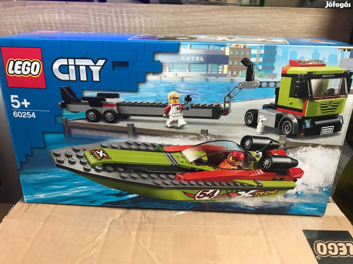 LEGO City 60254 Versenycsónak szállító kamion