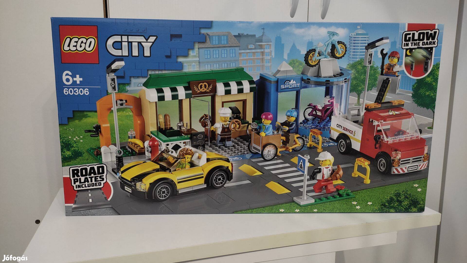 LEGO City 60306 Bevásárlóutca - új, bontatlan