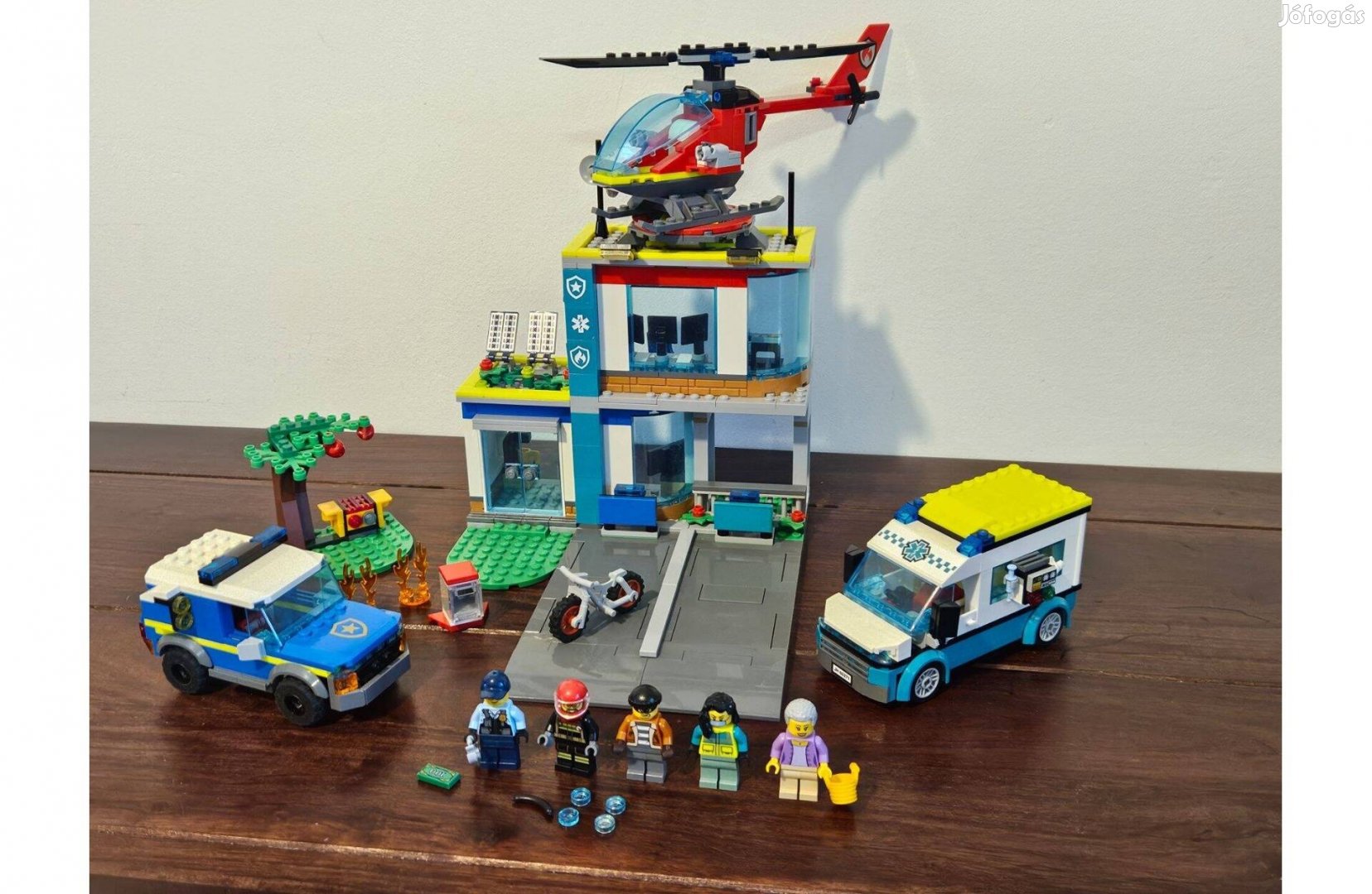 LEGO City - 60371 - Emergency Vehicles HQ