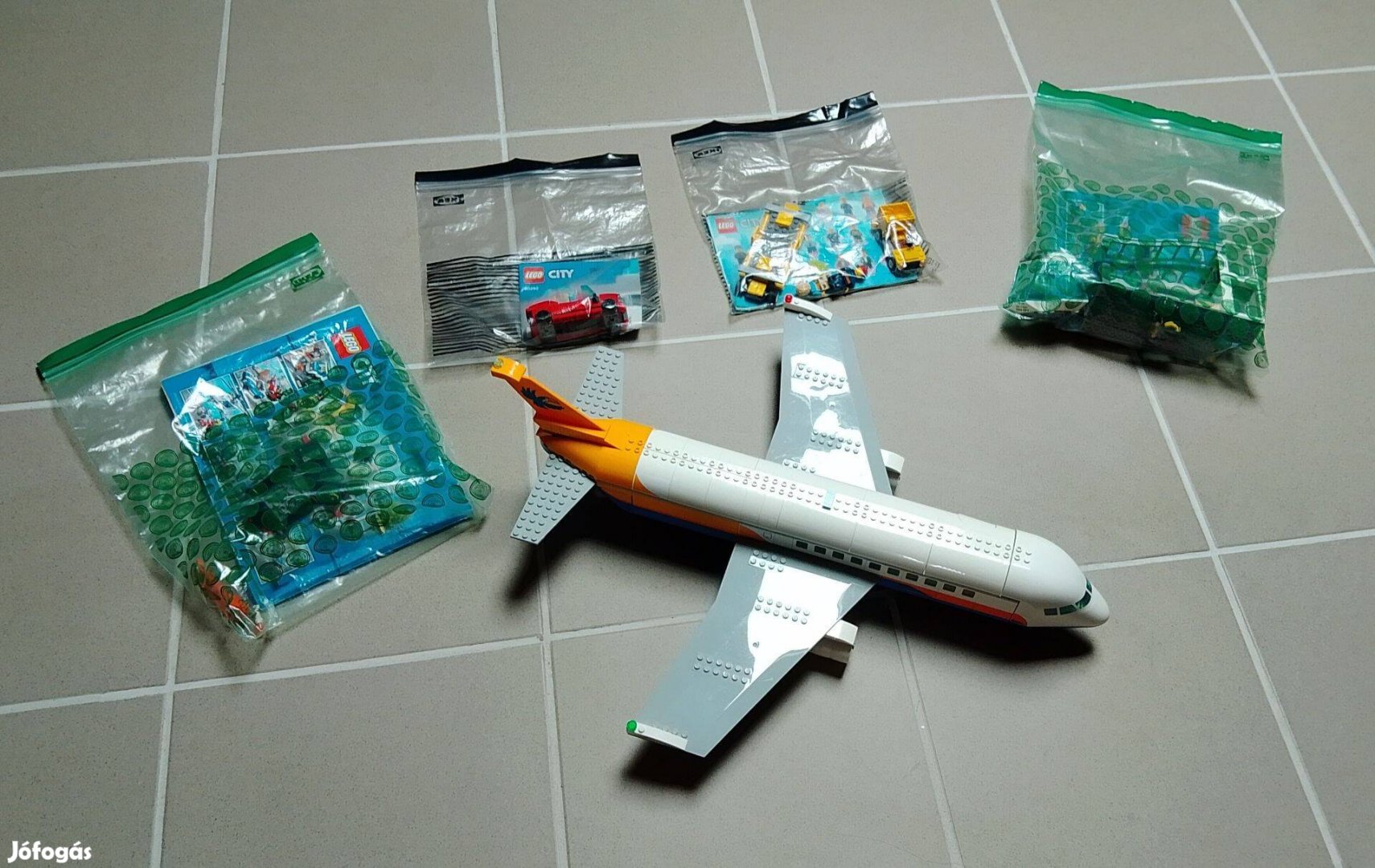 LEGO City - Utasszállító repülőgép 60262 hiánytalan