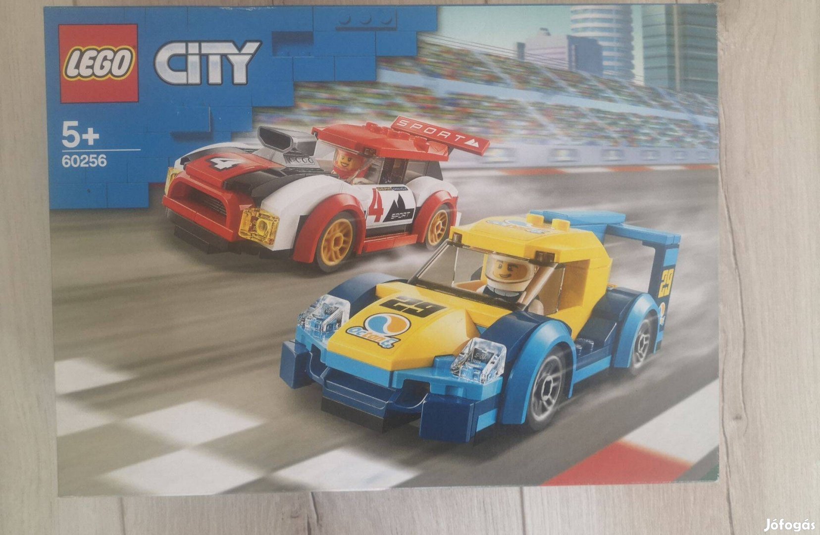 LEGO City - Versenyautók (60256)
