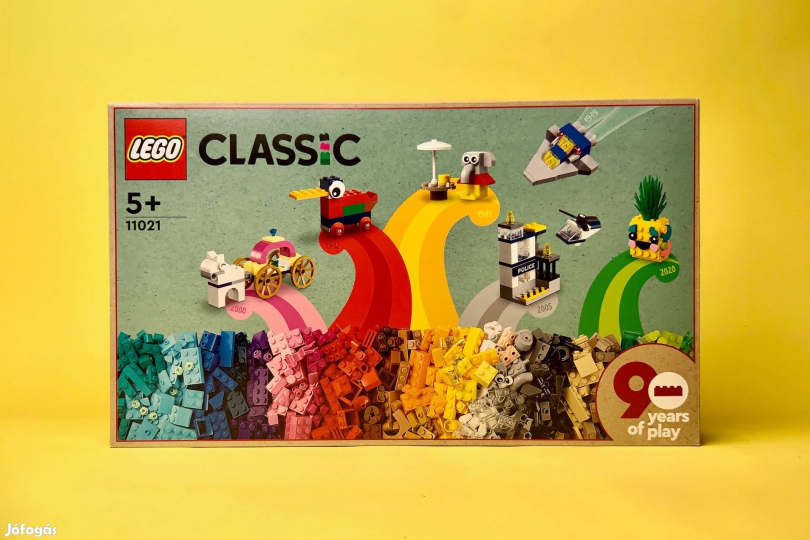 LEGO Classic 11021 90 Years of Play, Új, Bontatlan