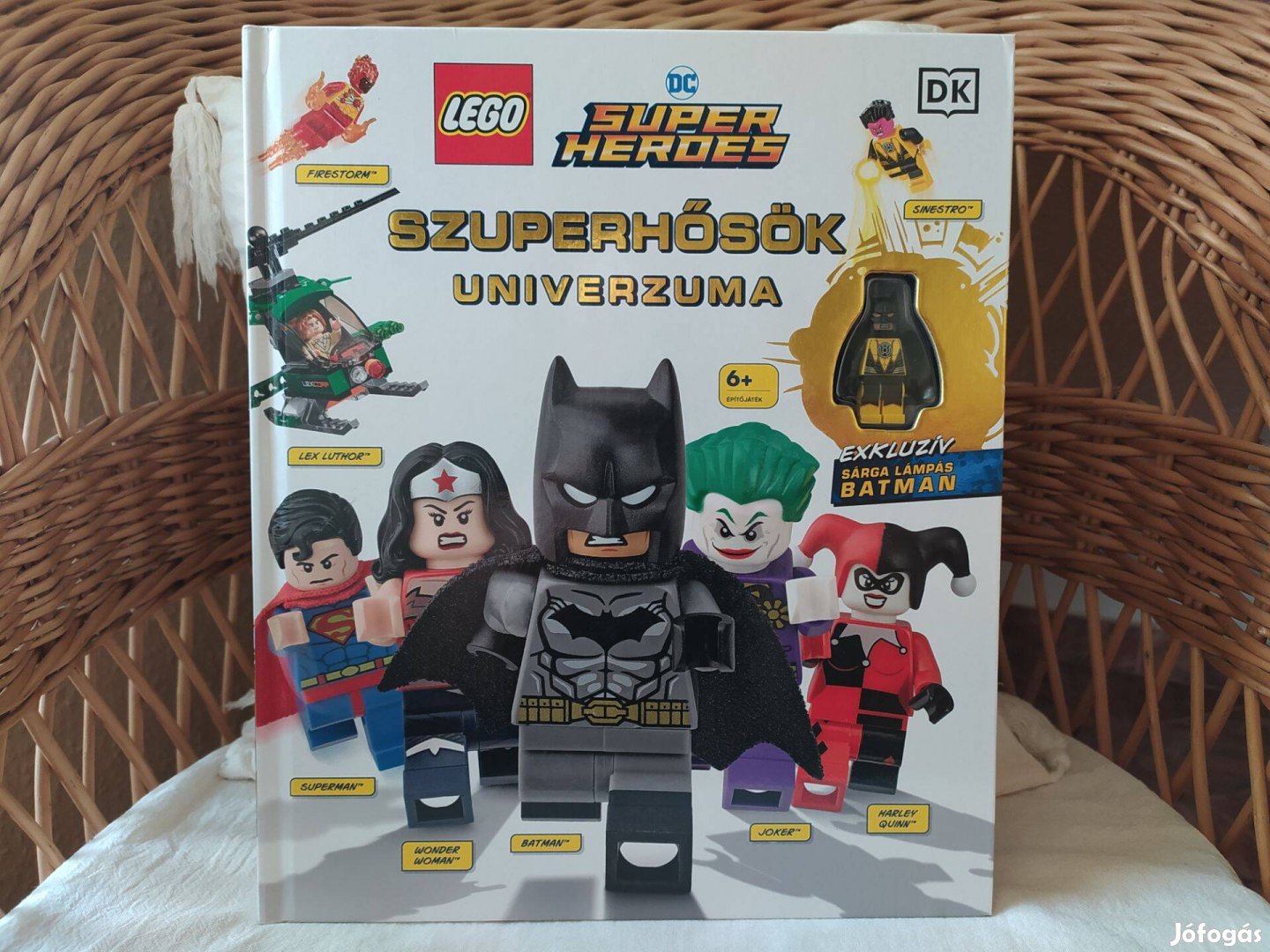 LEGO DC Szuperhősök könyv figurával