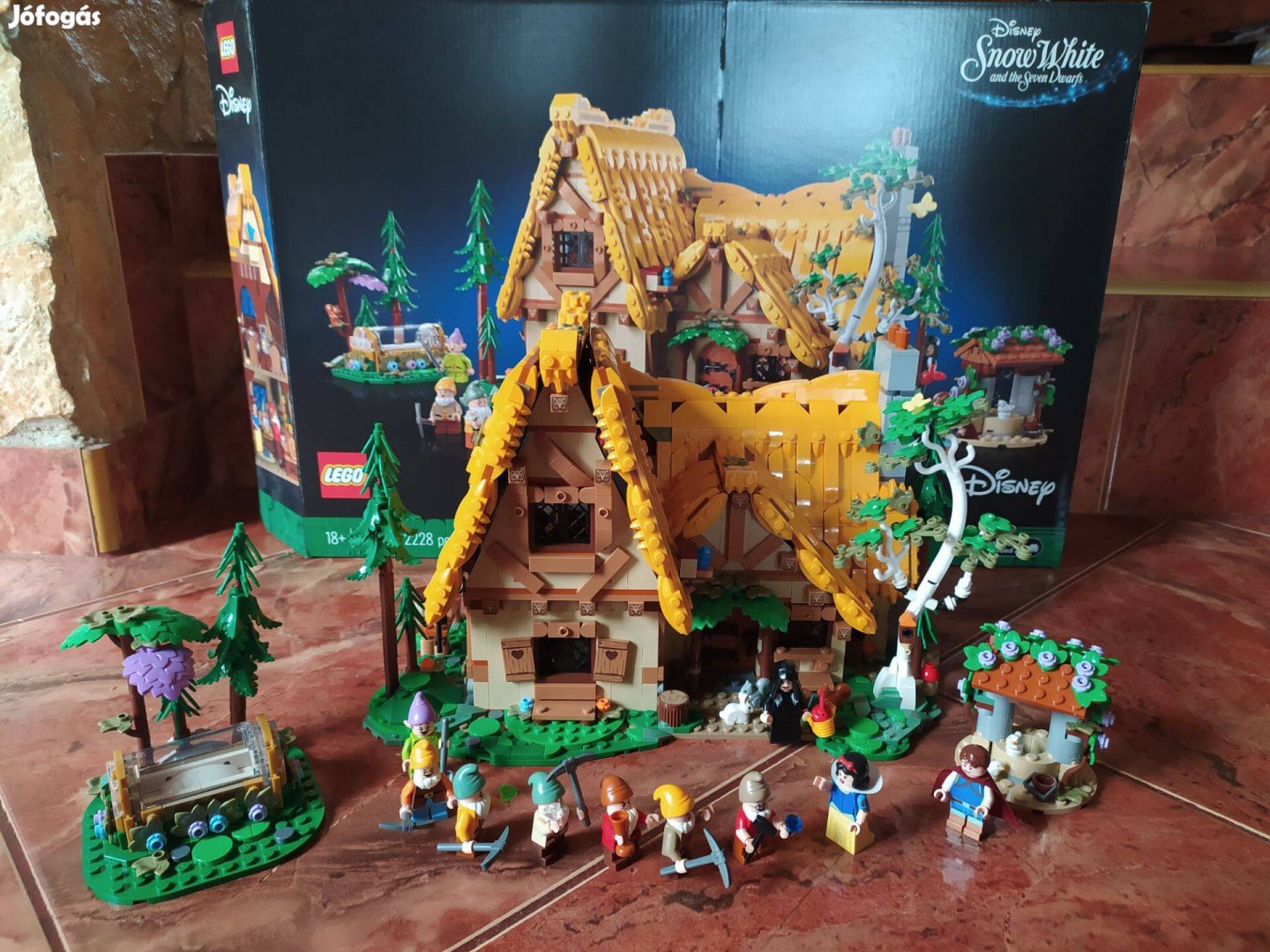 LEGO Disney 43242 Hófehérke és a hét törpe házikója