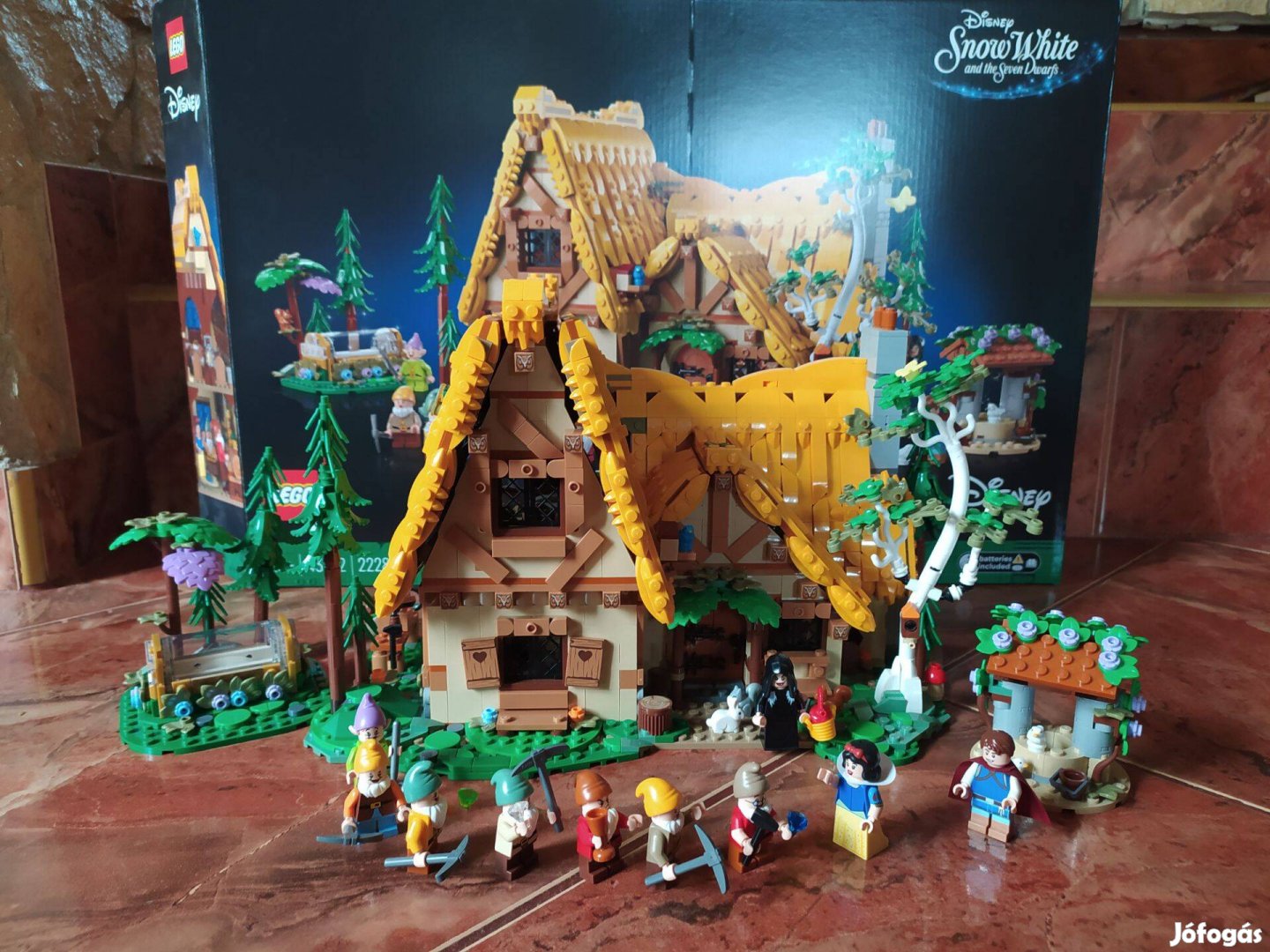 LEGO Disney 43242 Hófehérke és a hét törpe házikója