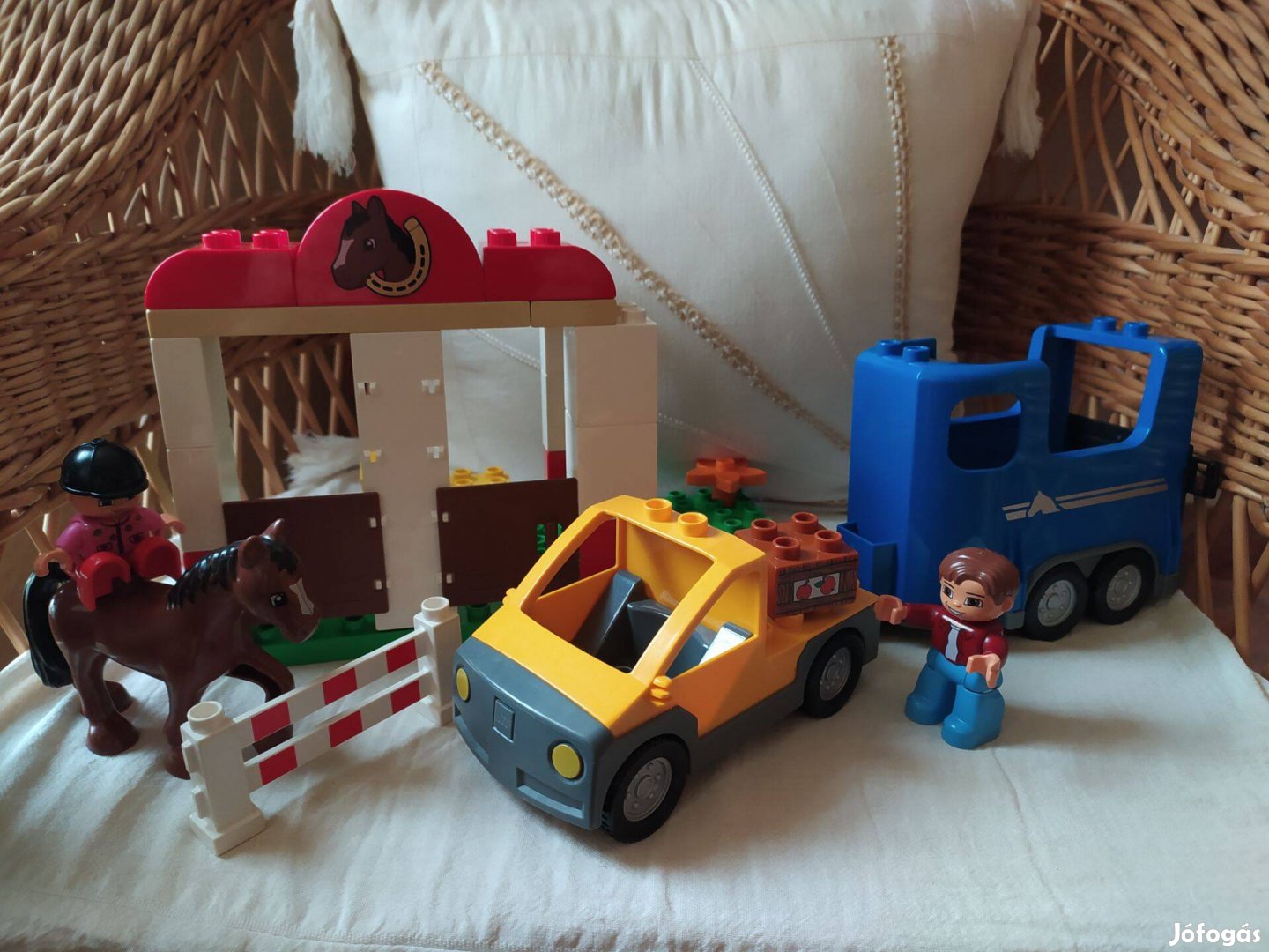 LEGO Duplo Istálló lószállítóval